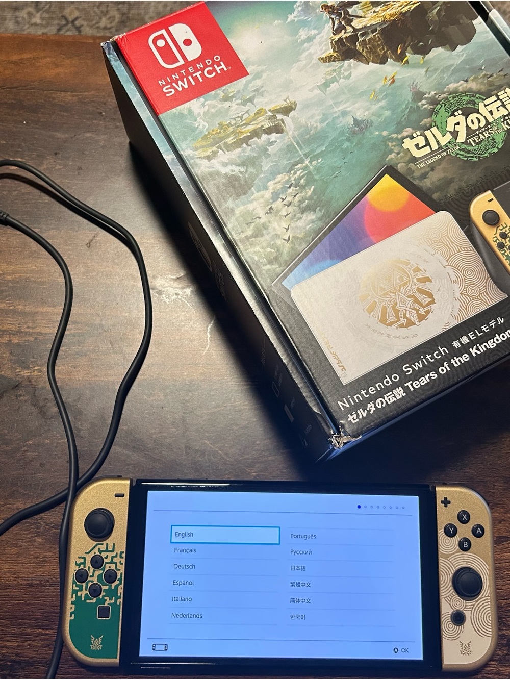 Nintendo Switch OLED Zelda Tears of the Kingdom - Gold and Green Joy‑Con